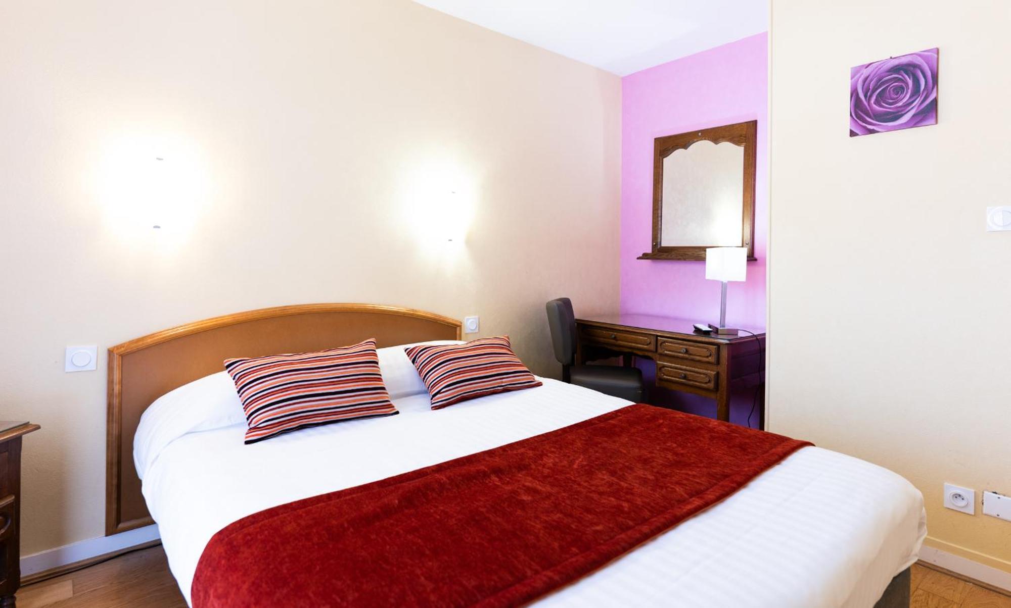 Hotel Cheval De Bronze 2*